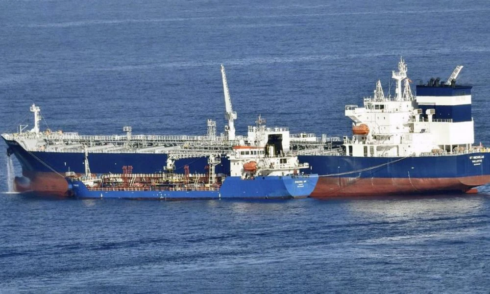 Ομάν: Ταραγμένη η μητέρα του Έλληνα πλοιάρχου - «Είμαι συντετριμμένη - Εύχομαι αίσιο τέλος για τις ψυχές στο πλοίο»